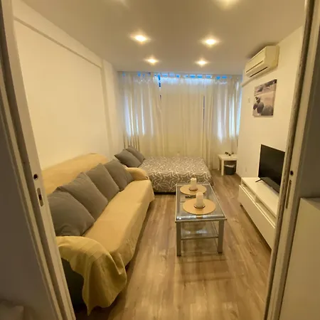 Homestay Cerca De Aeropuerto, Metro ,bus Malaga