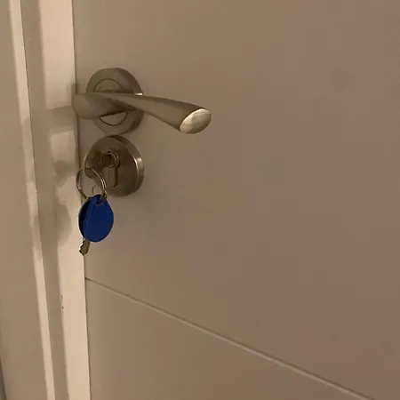Cerca De Aeropuerto, Metro ,bus *