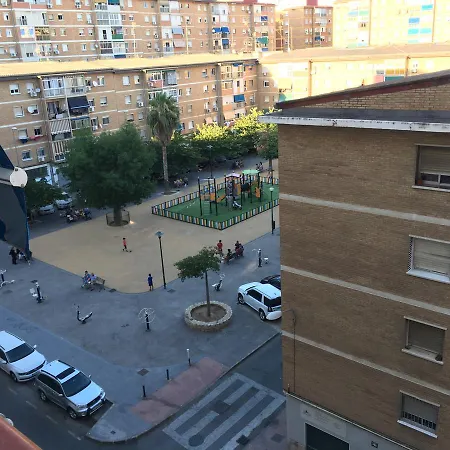 Homestay Cerca De Aeropuerto, Metro ,bus Malaga